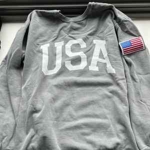 Light gray USA sweatshirt with flag patch
